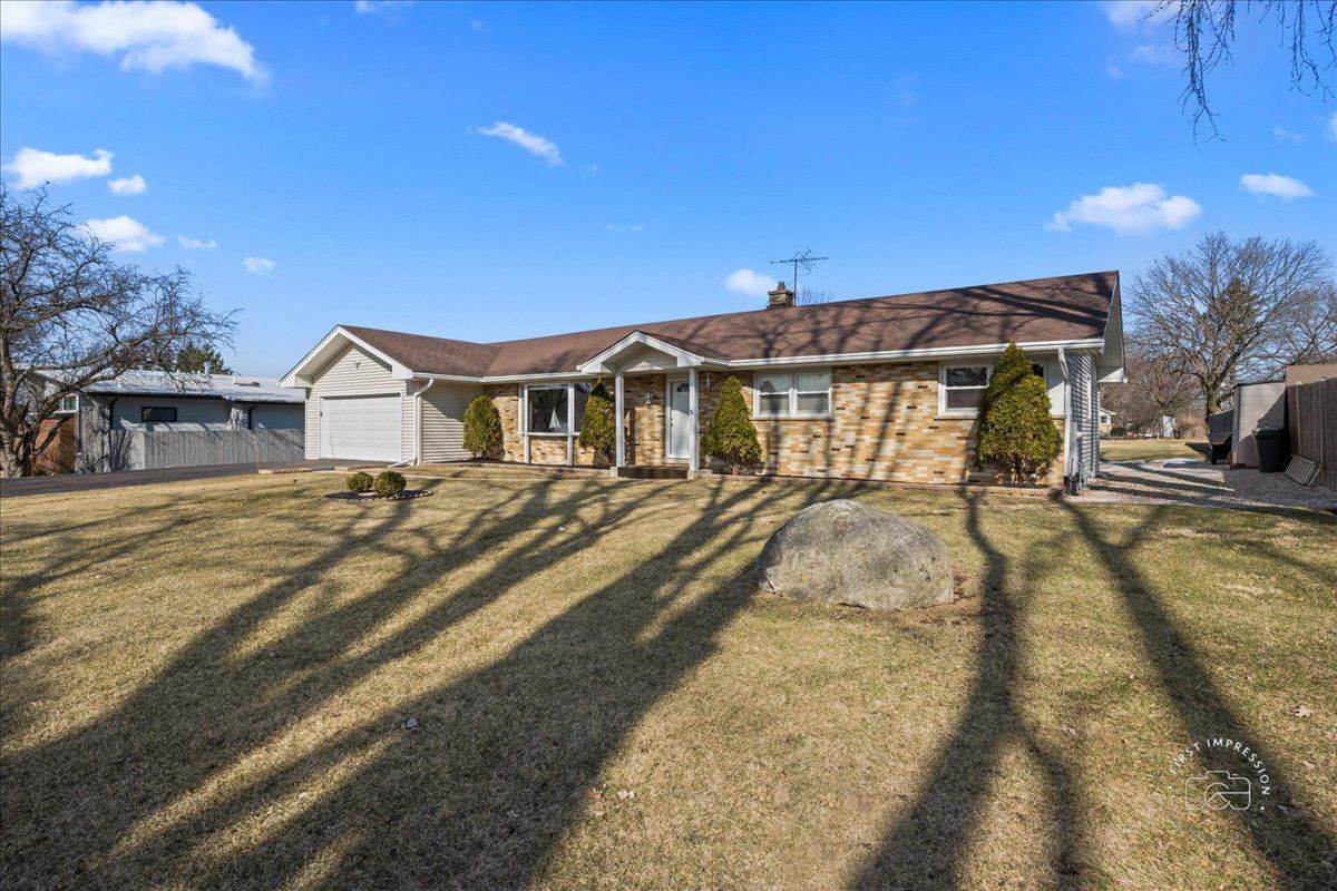 27W285 Bauer Road — Naperville, IL 60563