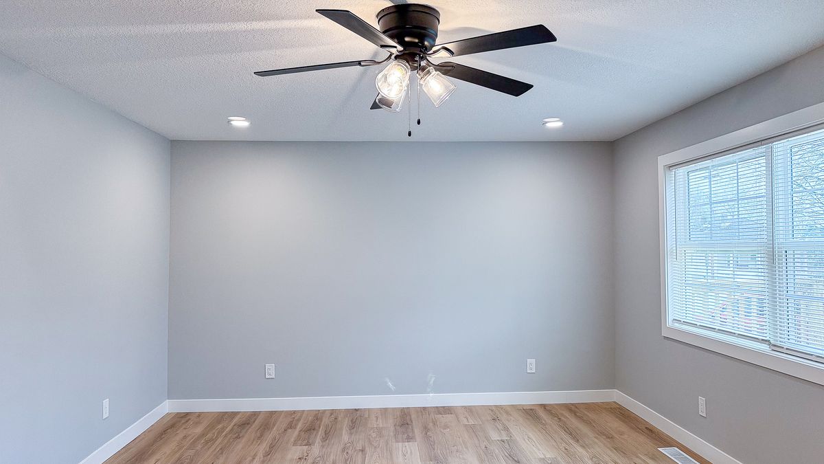 103 W 2nd Street, Broadlands, IL 61816