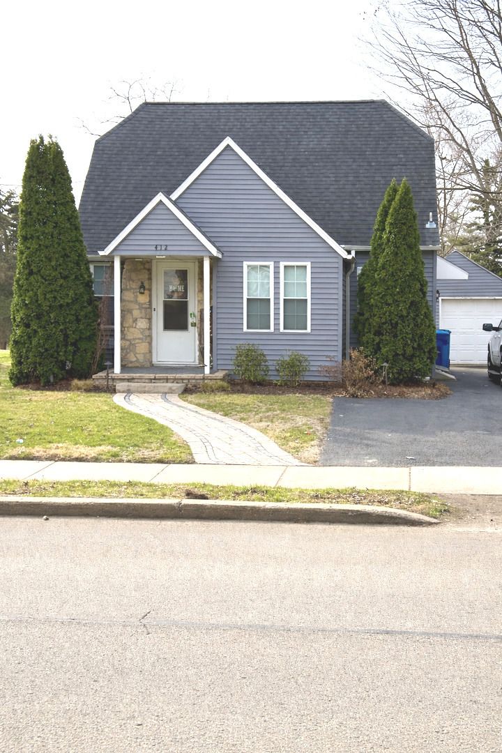 412 E Bradshaw Street — Dixon, IL 61021