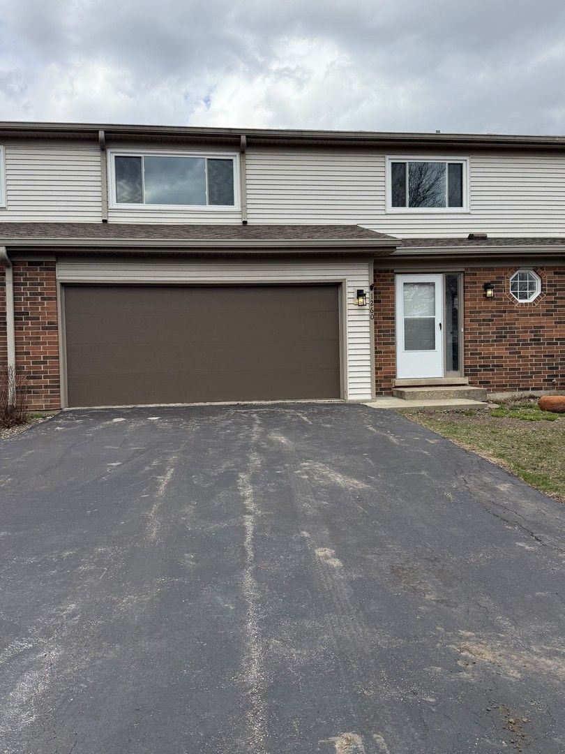 1260 Briarwood Lane #58 — Libertyville, IL 60048