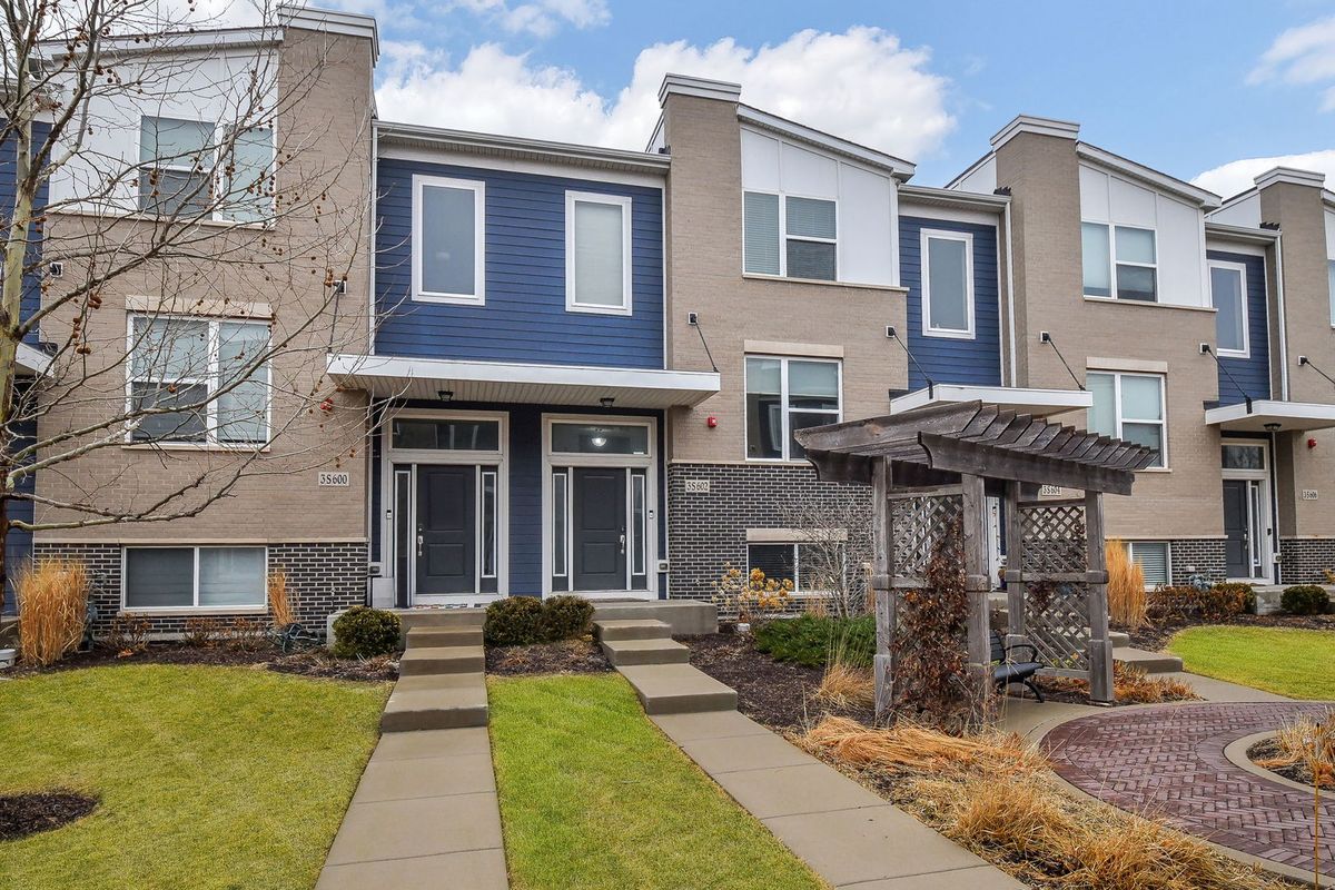 3S602 Everton Drive, Warrenville, IL 60555
