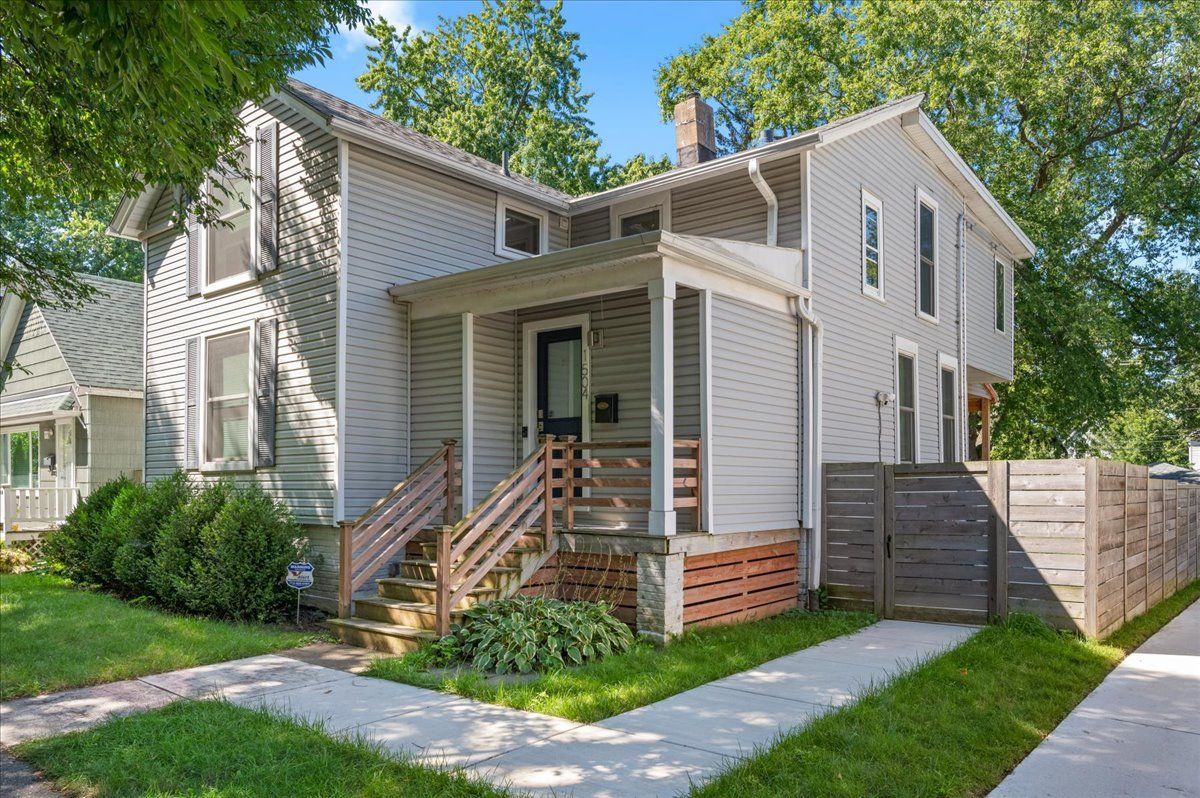 1504 Ashland Avenue — Evanston, IL 60201