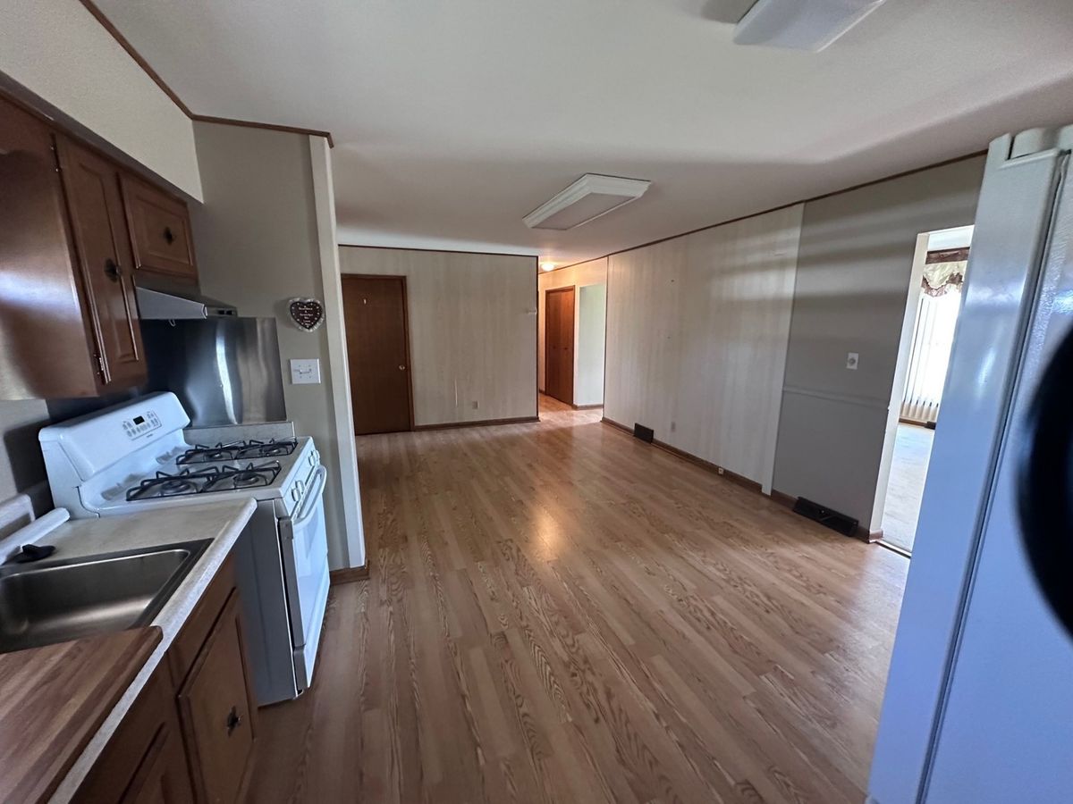 321 E Elm Street, Piper City, IL 60959