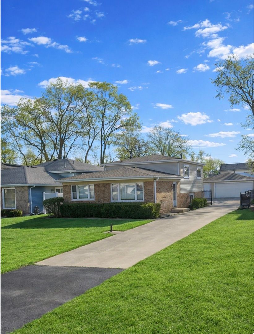 4029 N Grant Street — Westmont, IL 60559