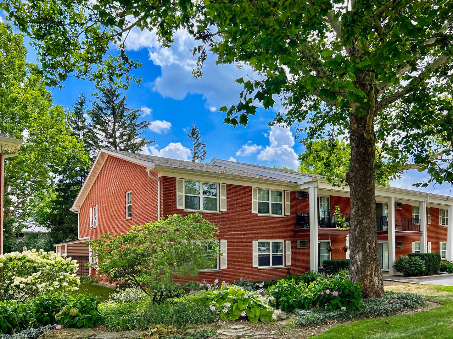 785 Pershing Avenue #1-A — Glen Ellyn, IL 60137