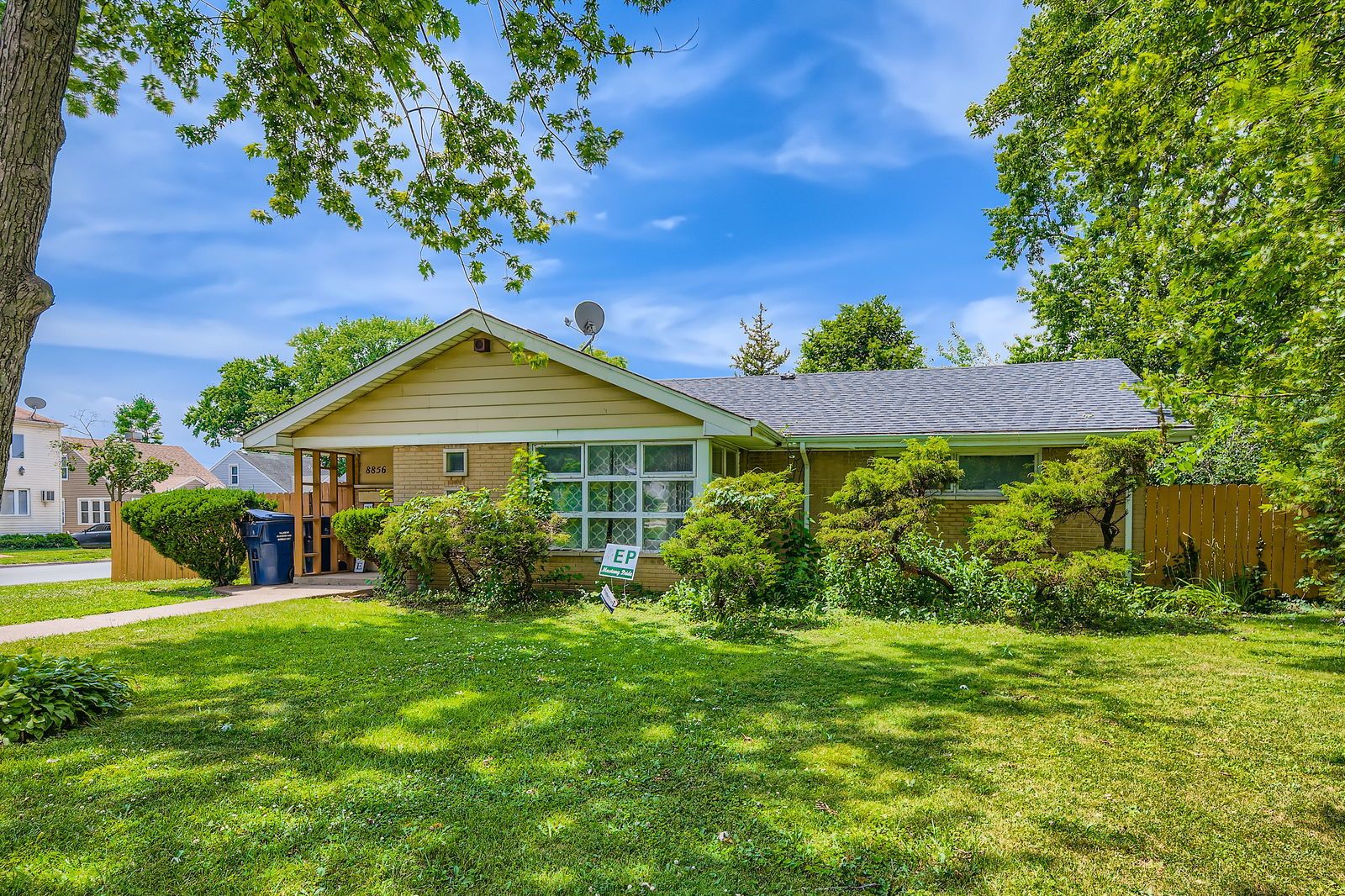 8856 S Washtenaw Avenue — Evergreen Park, IL 60805