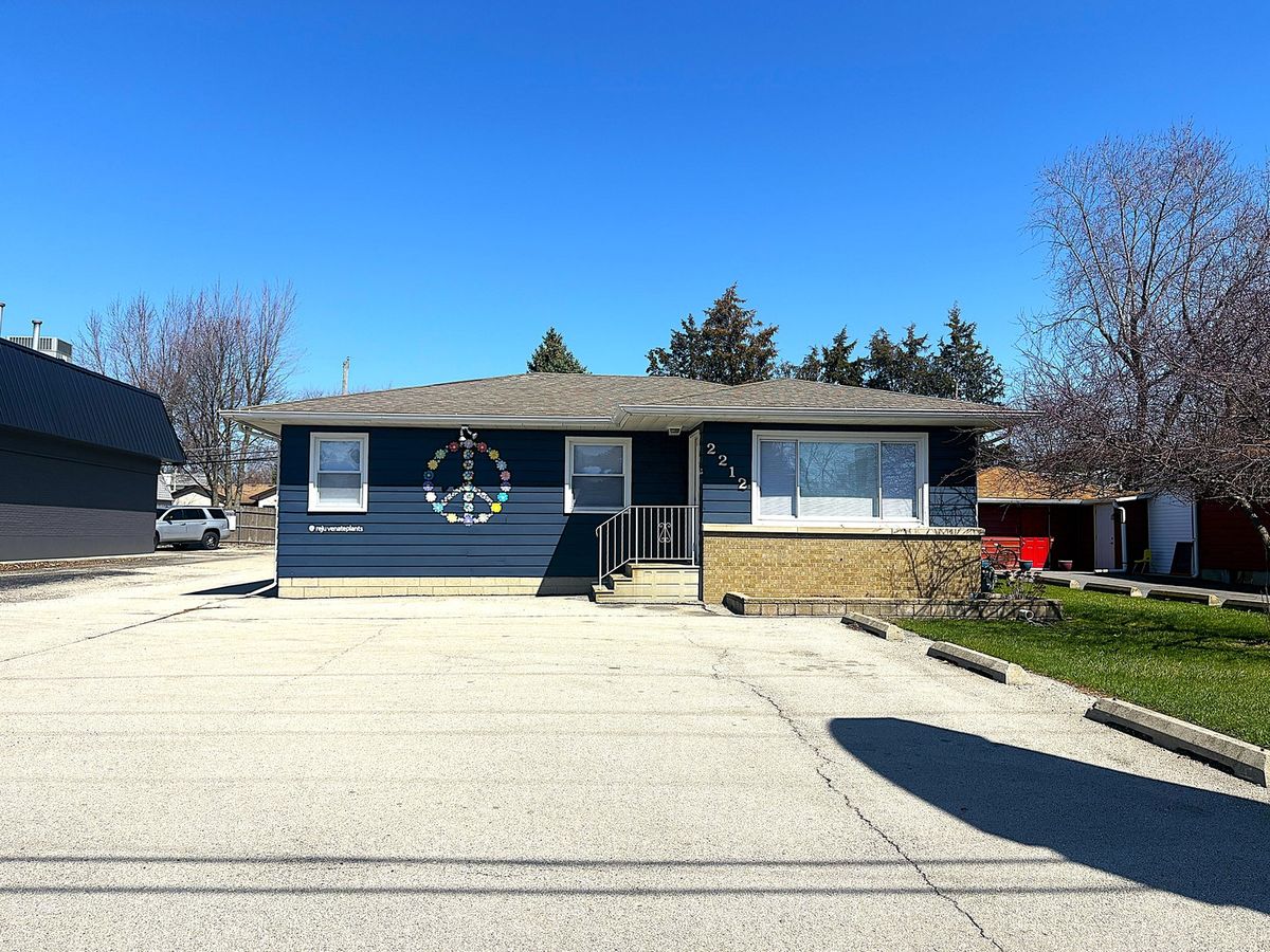 2212 Plainfield Road, Crest Hill, IL 60403