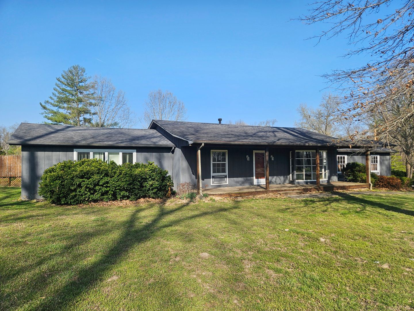 9769 Stuyvesant Street — Benton, IL 62812