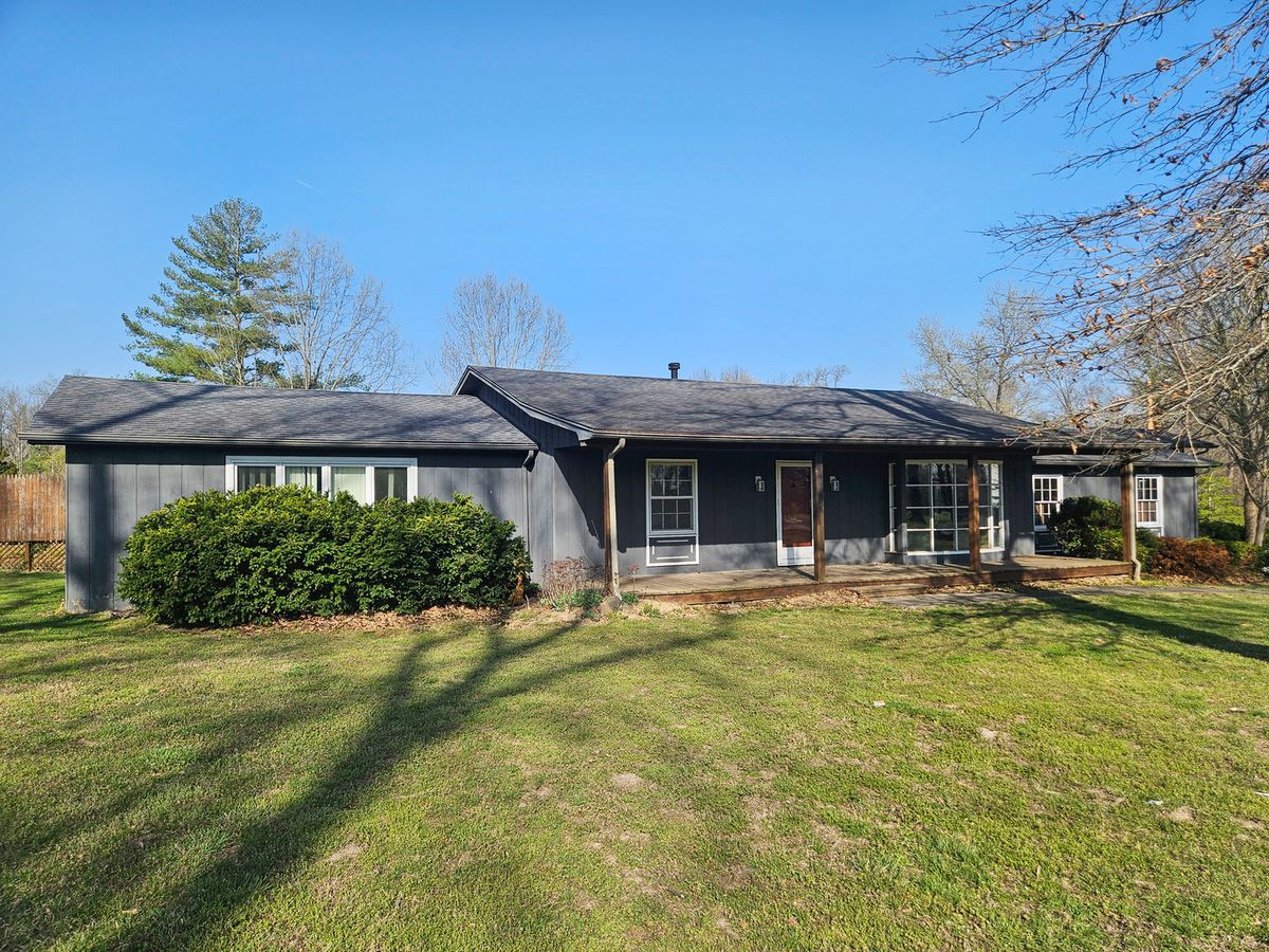 9769 Stuyvesant Street, Benton, IL 62812