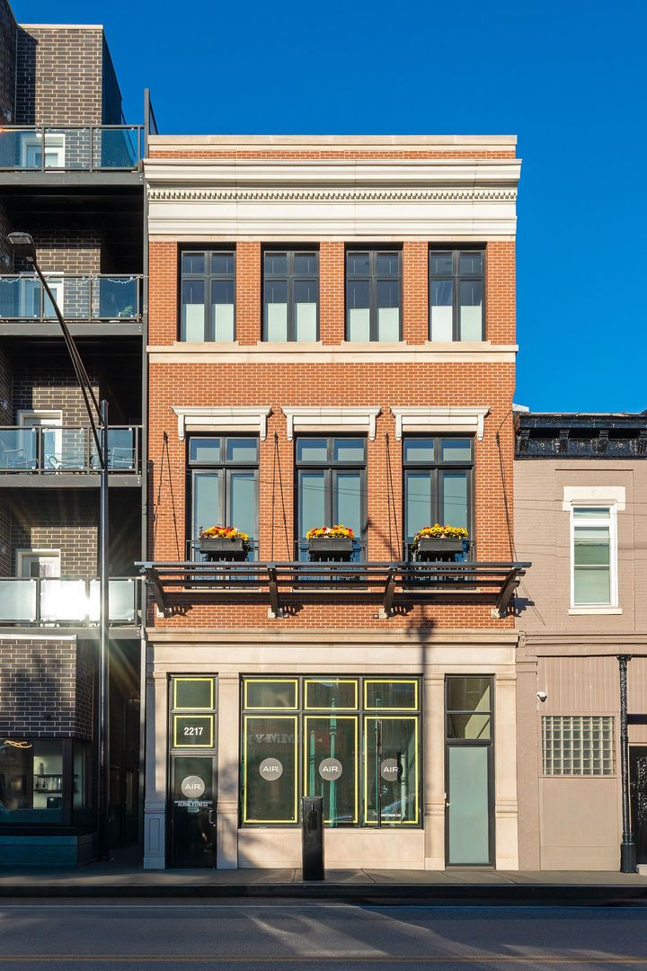 2217 N Clybourn Avenue — Chicago, IL 60614