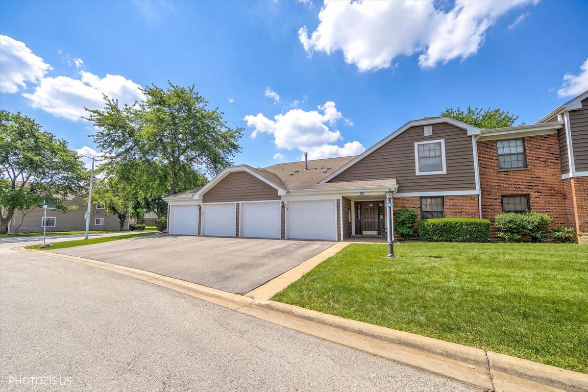 52 Stanton Court, Schaumburg, IL 60193