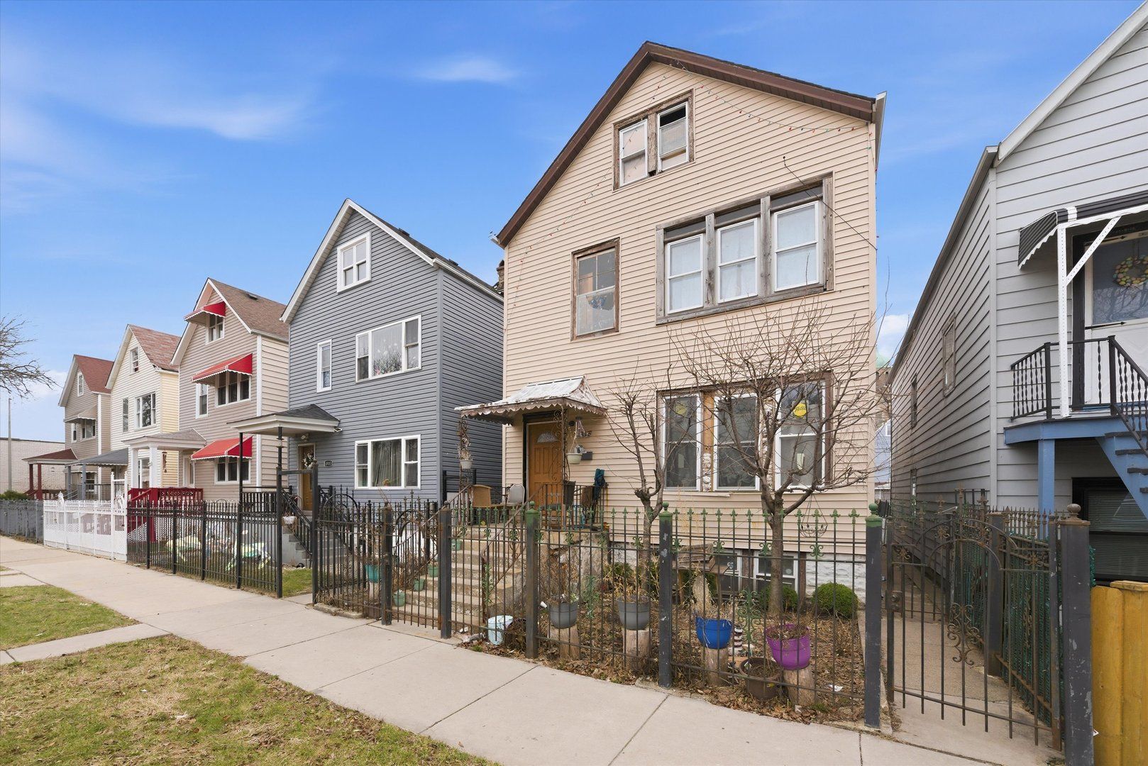 4937 S Hoyne Avenue — Chicago, IL 60609