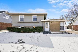 3949 168th Place — Country Club Hills, IL 60478