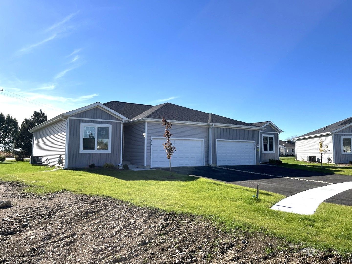 516 COBBLESTONE Circle — Harvard, IL 60033