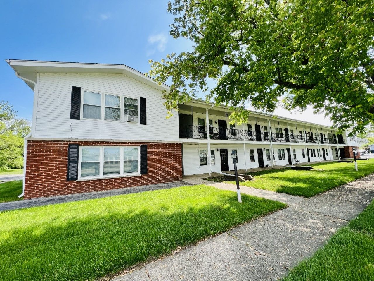 575 Berry Avenue #2F — Grayslake, IL 60030