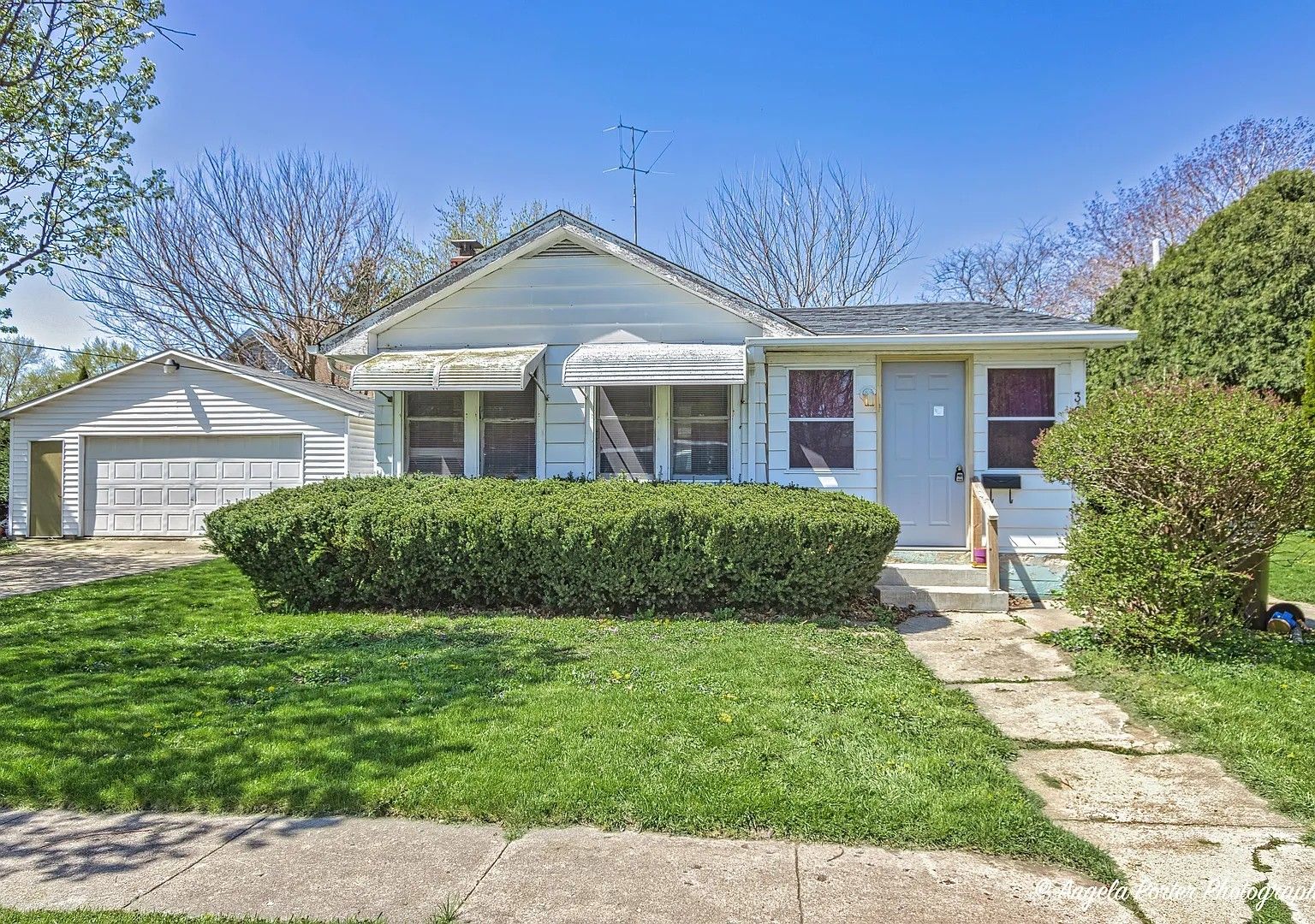305 Blanchard Street — Harvard, IL 60033