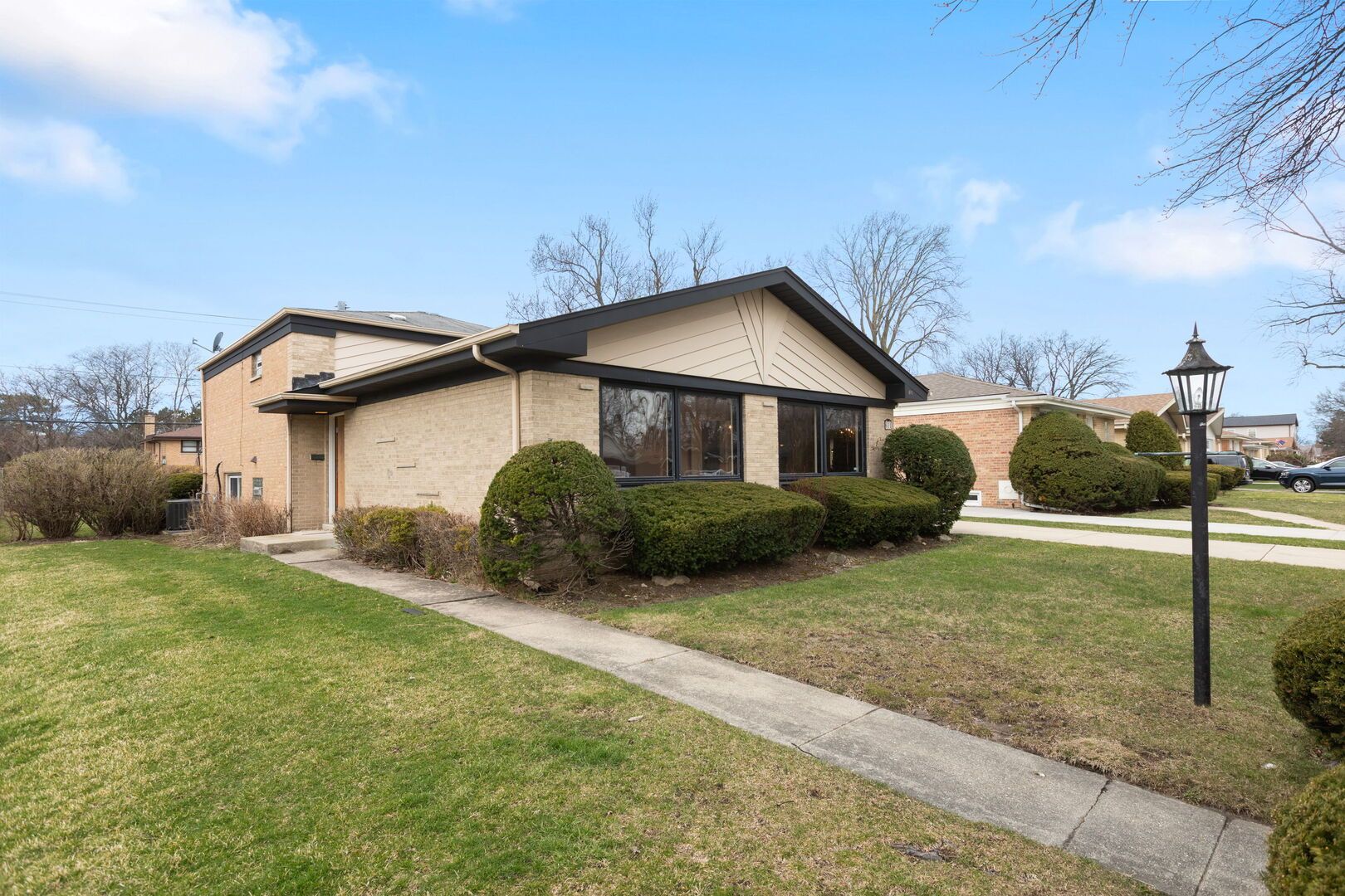 601 Lavergne Avenue — Wilmette, IL 60091