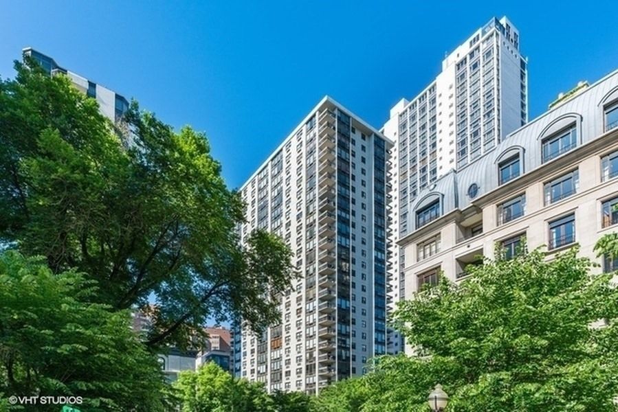 1313 N Ritchie Court #2701 — Chicago, IL 60610