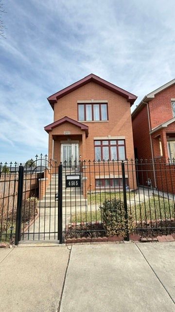 4505 S Drake Avenue — Chicago, IL 60632