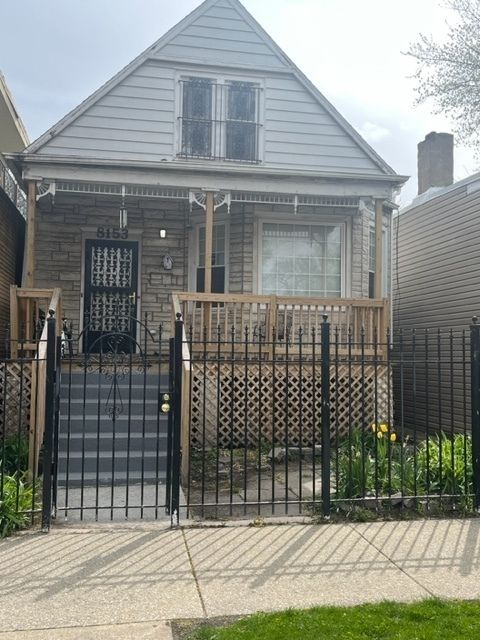 8153 Exchange Avenue — Chicago, IL 60617