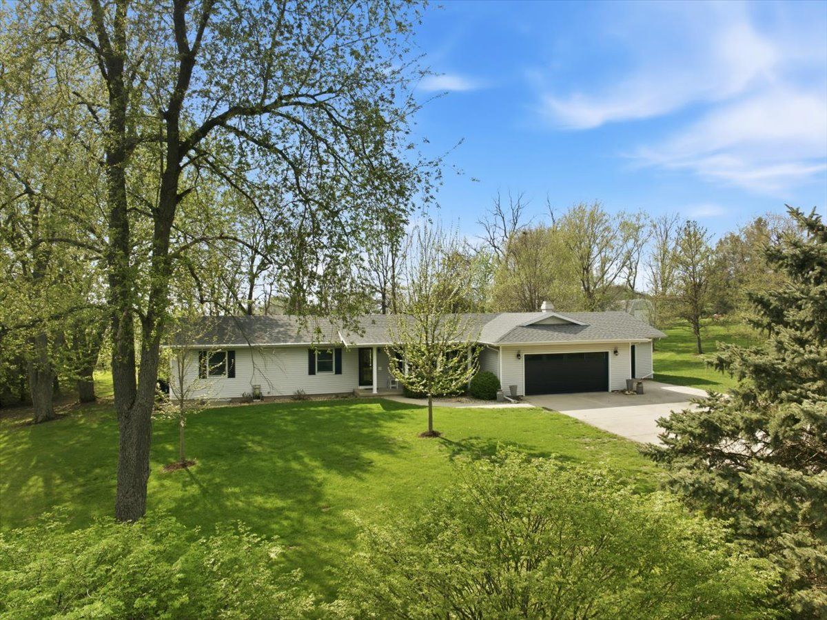 8656 Prairie Trail — Bloomington, IL 61705