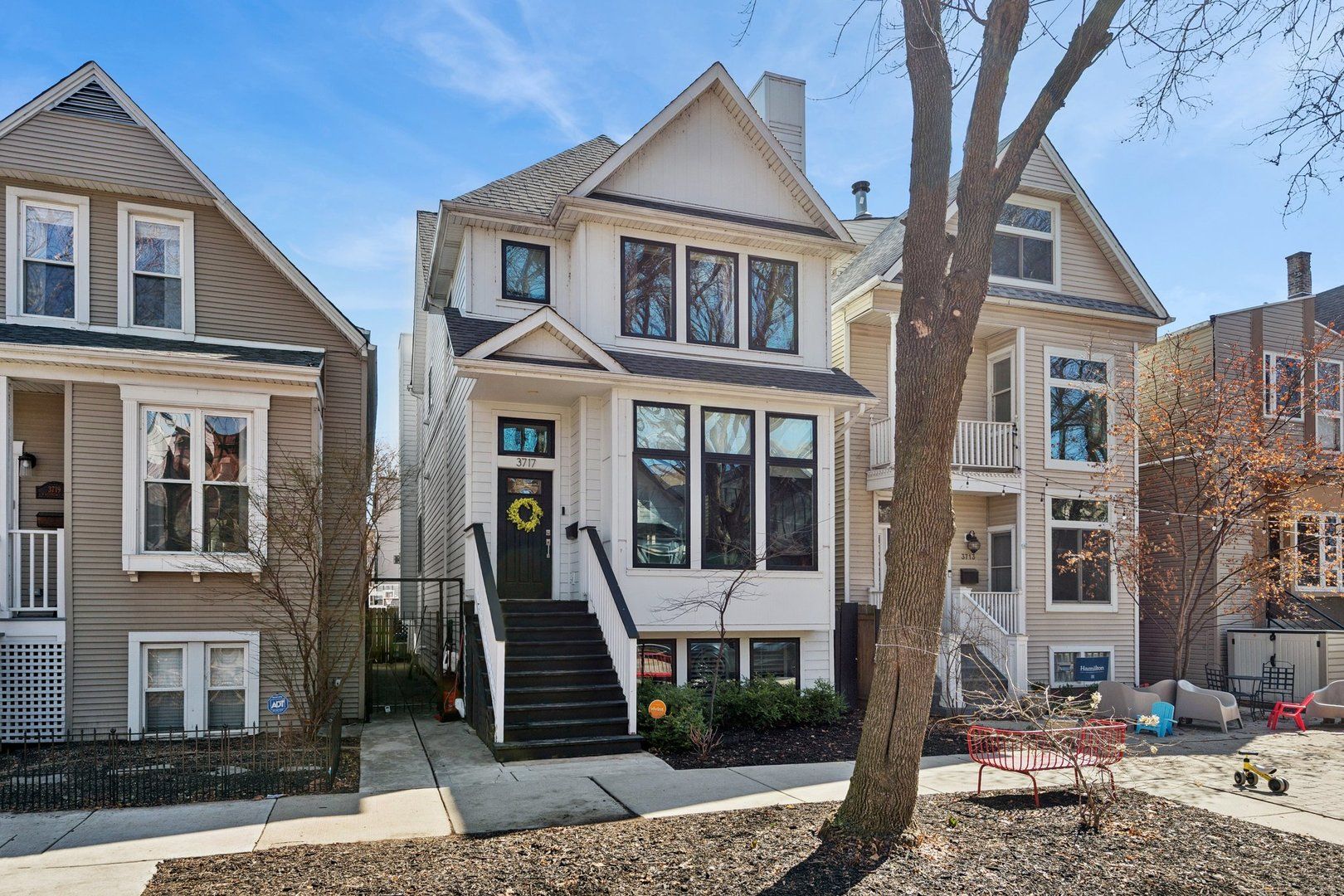 3717 N HERMITAGE Avenue — Chicago, IL 60613