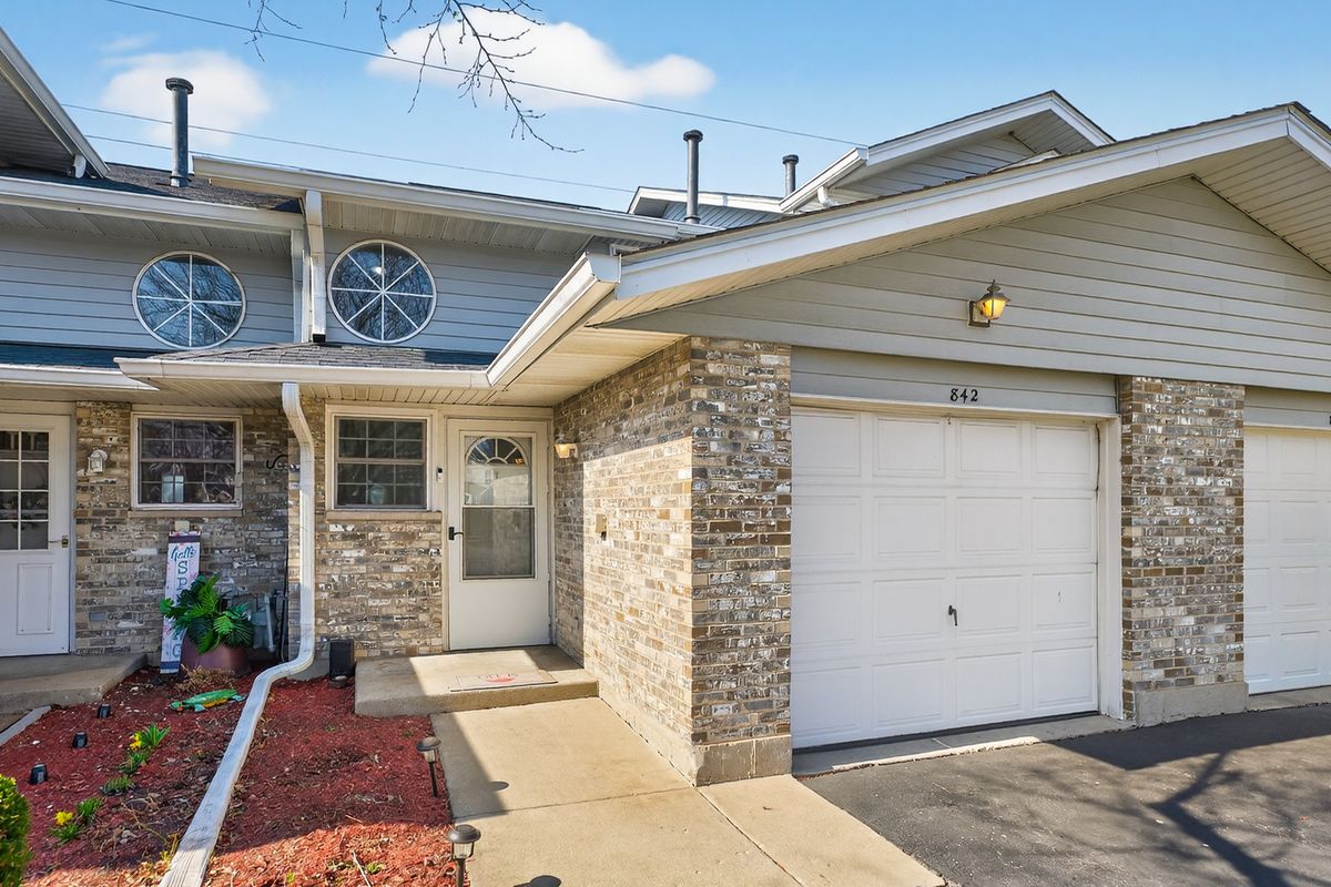 842 Tamarac Boulevard, Addison, IL 60101