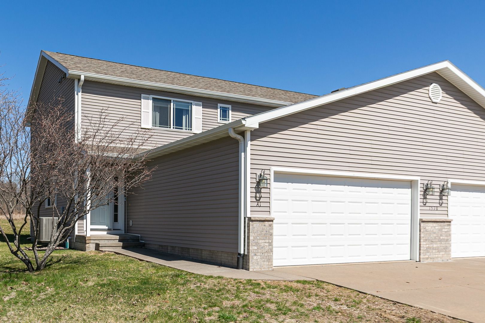 1570 Savannah Circle #A1 — Davenport, IA 52807