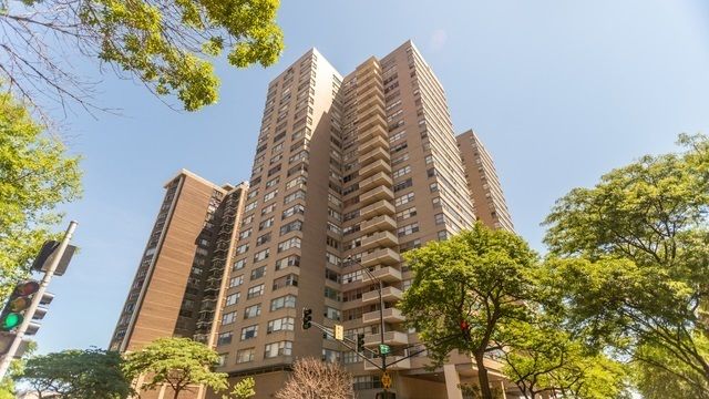 6301 Sheridan Road — Chicago, IL 60660