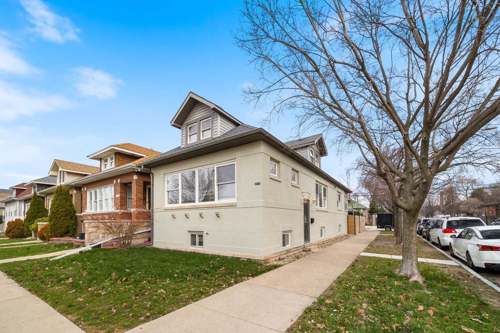5700 W Melrose Street — Chicago, IL 60634