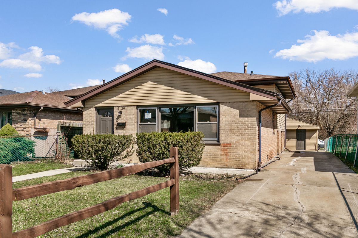 14129 Hoxie Avenue, Burnham, IL 60633