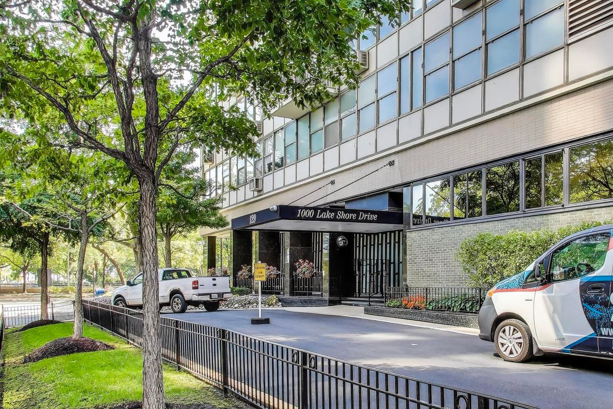 1000 Lake Shore Drive, Chicago, IL 60611