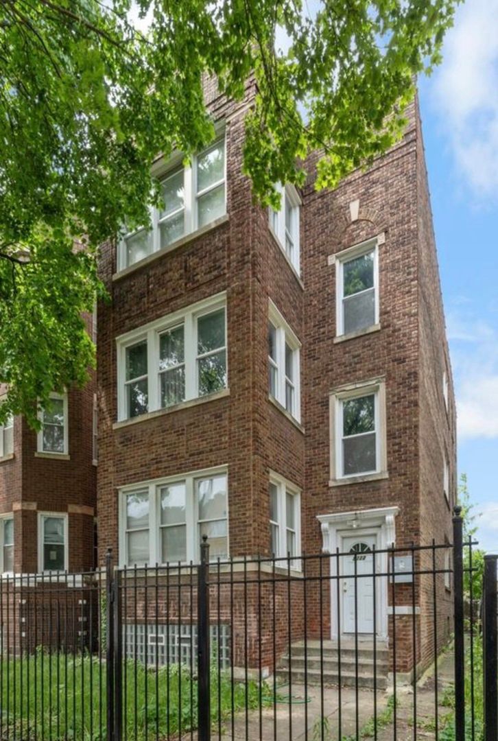 8222 S Maryland Avenue #3 — Chicago, IL 60619
