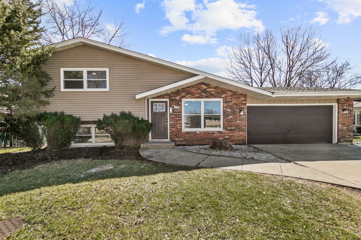6151 Victoria Drive, Oak Forest, IL 60452