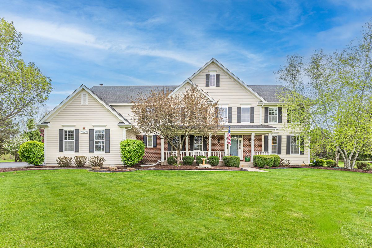 28309 Savannah Trail, Lake Barrington, IL 60010