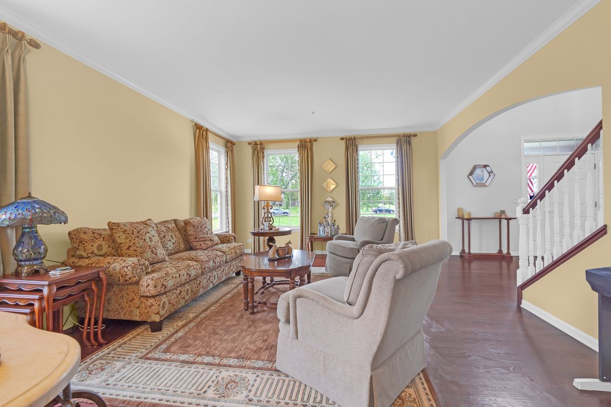 28309 W Savannah Trail, Lake Barrington, IL 60010