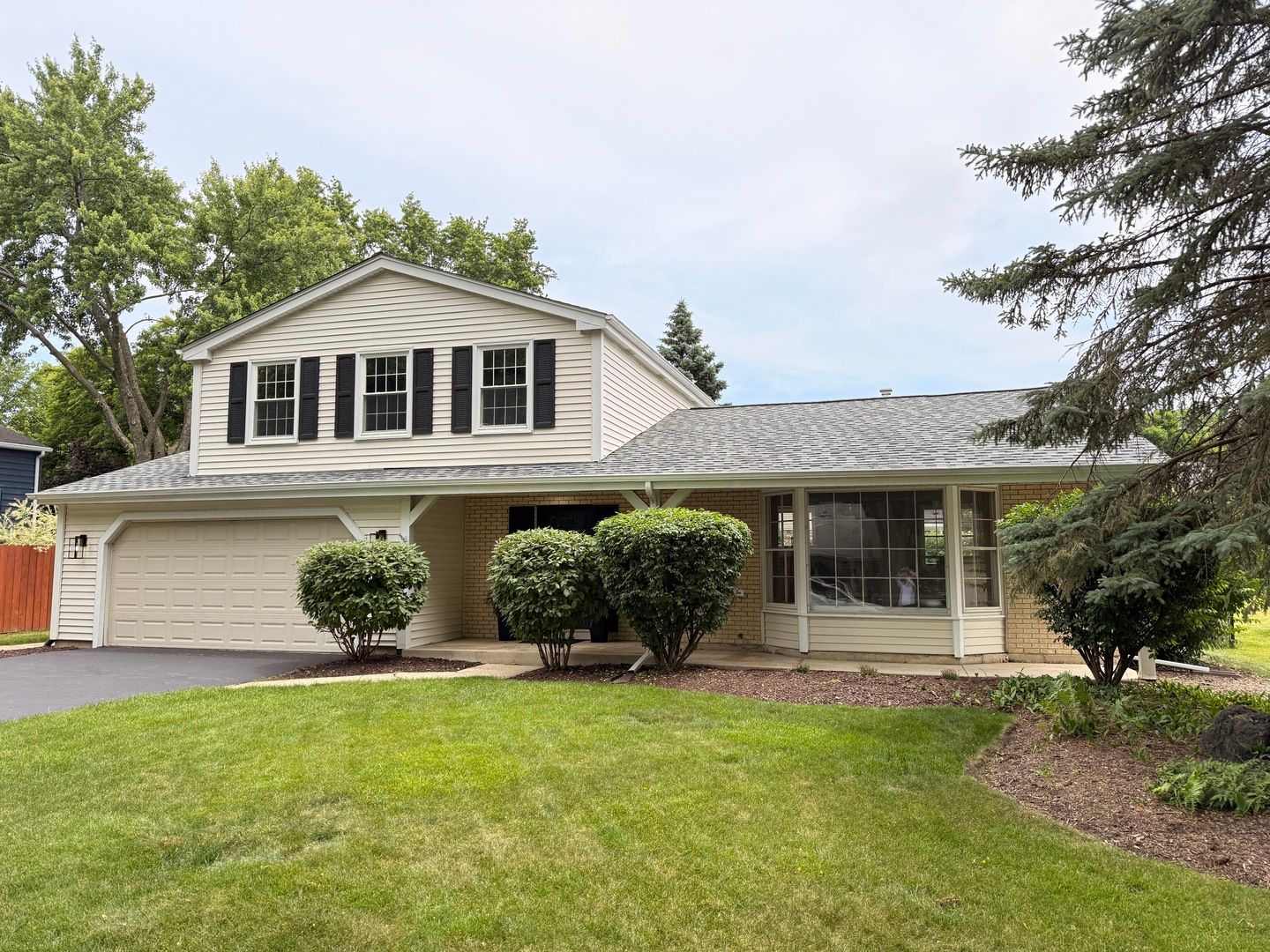 1554 CHICKASAW Drive — Naperville, IL 60563