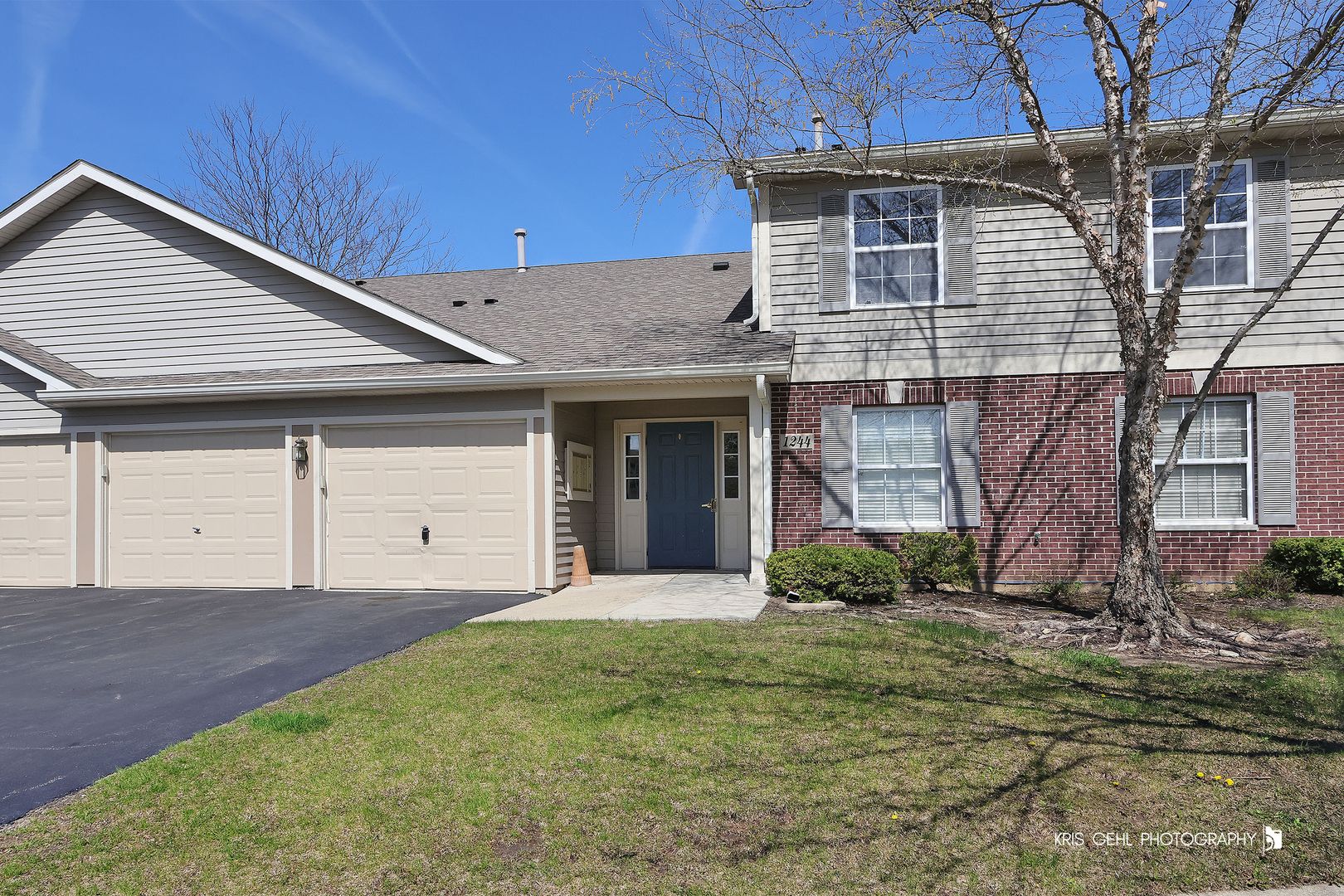 1244 N Red Oak Circle #3 — Round Lake Beach, IL 60073