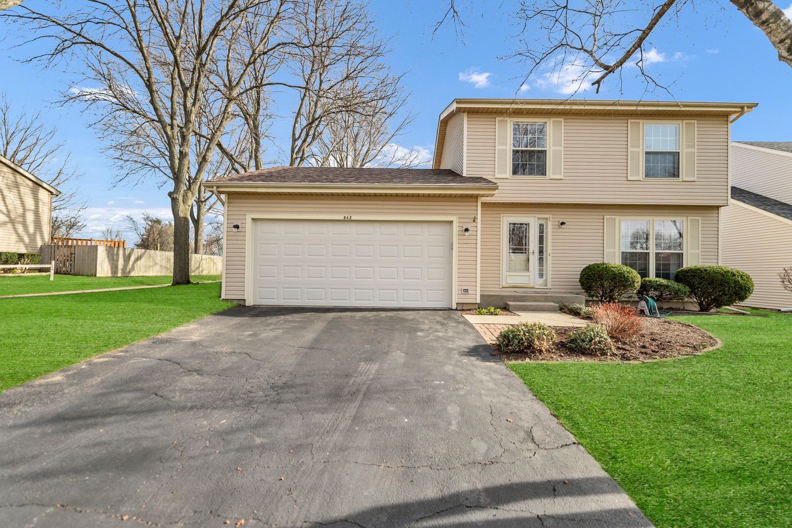 842 Pin Oak Circle — Cary, IL 60013