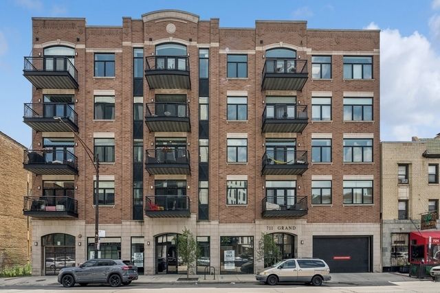 711 W GRAND Avenue #402 — Chicago, IL 60654