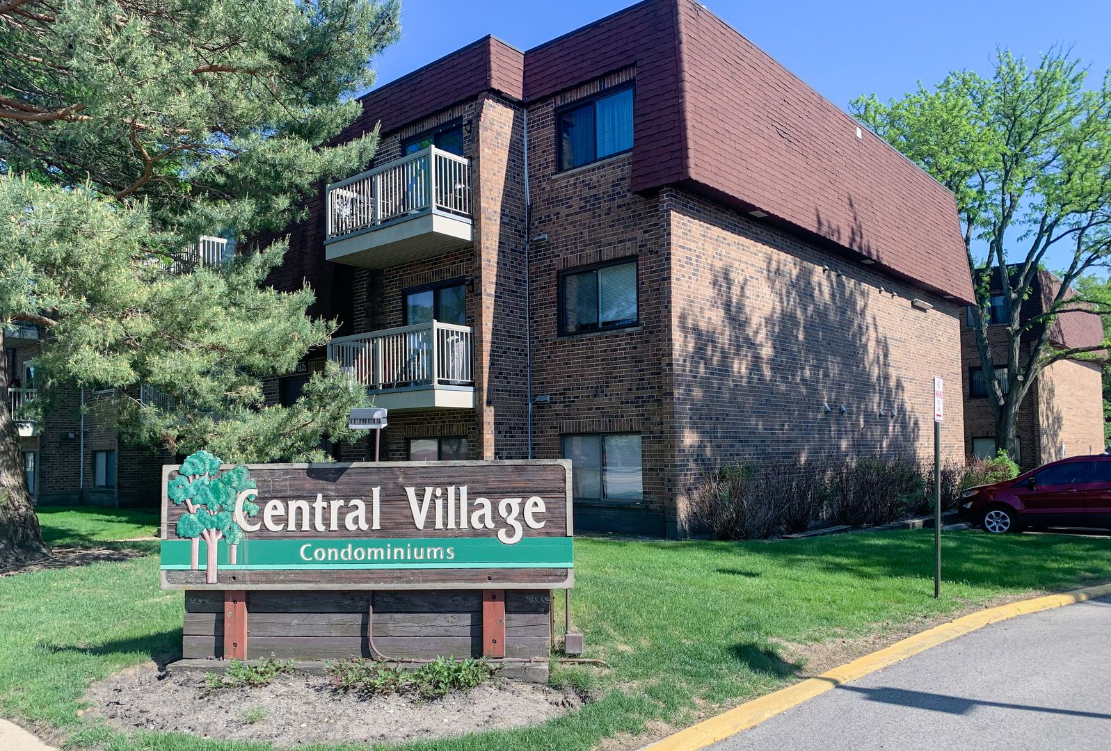 715 W Central Road #A8 — Mount Prospect, IL 60056