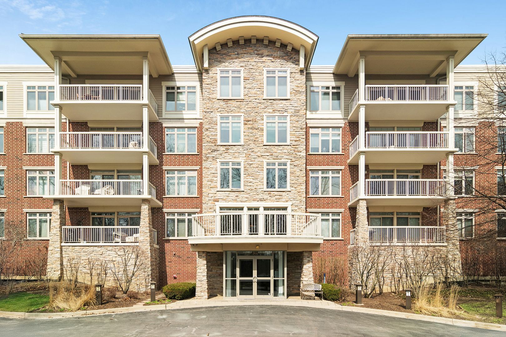 425 BENJAMIN Drive #202 — Vernon Hills, IL 60061