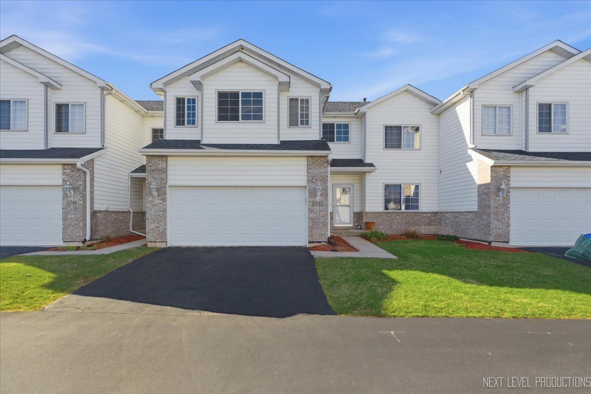 1742 Waters Edge Drive #1742 — Minooka, IL 60447