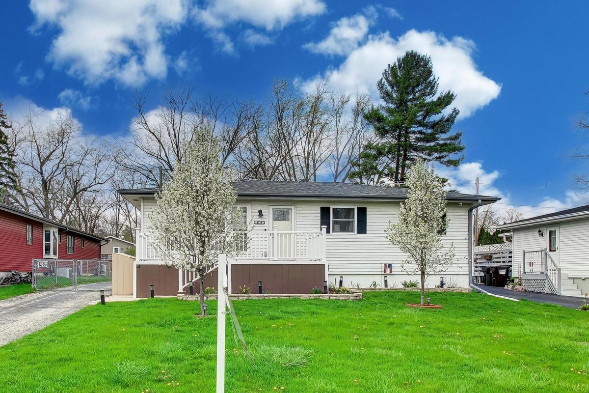 4318 Sioux Lane, McHenry, IL 60050