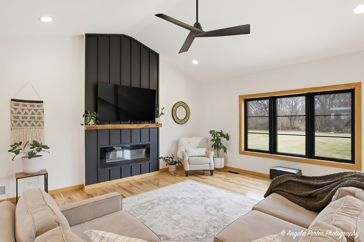 2903 Pioneer Oaks Drive, Ringwood, IL 60072