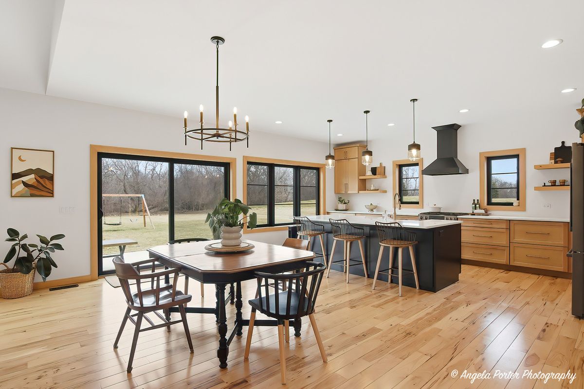 2903 Pioneer Oaks Drive, Ringwood, IL 60072