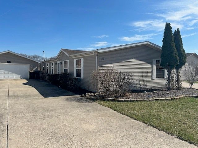 22465 S Lakepoint Court — Channahon, IL 60410