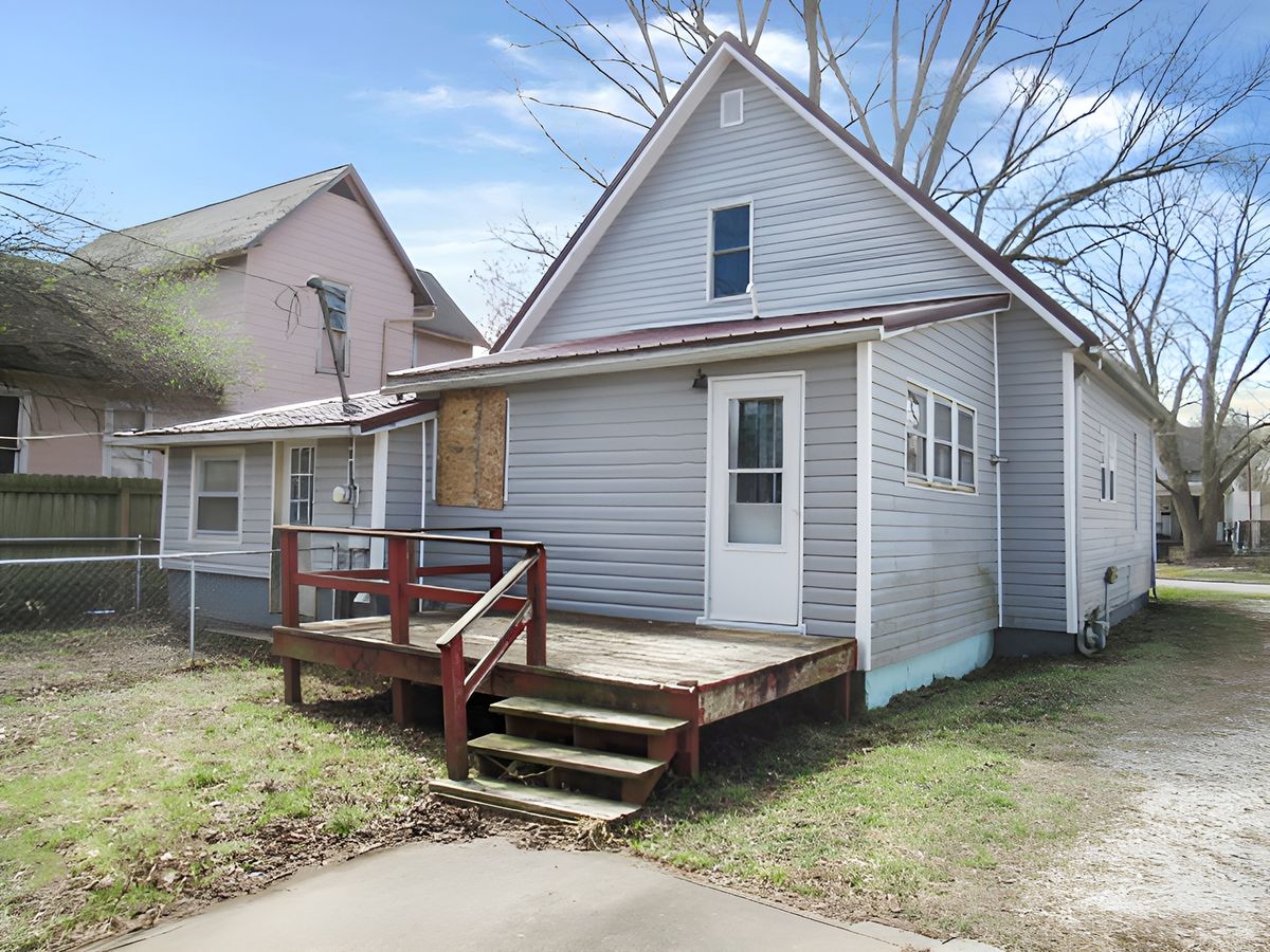 1208 Marshall Street, Paris, IL 61944