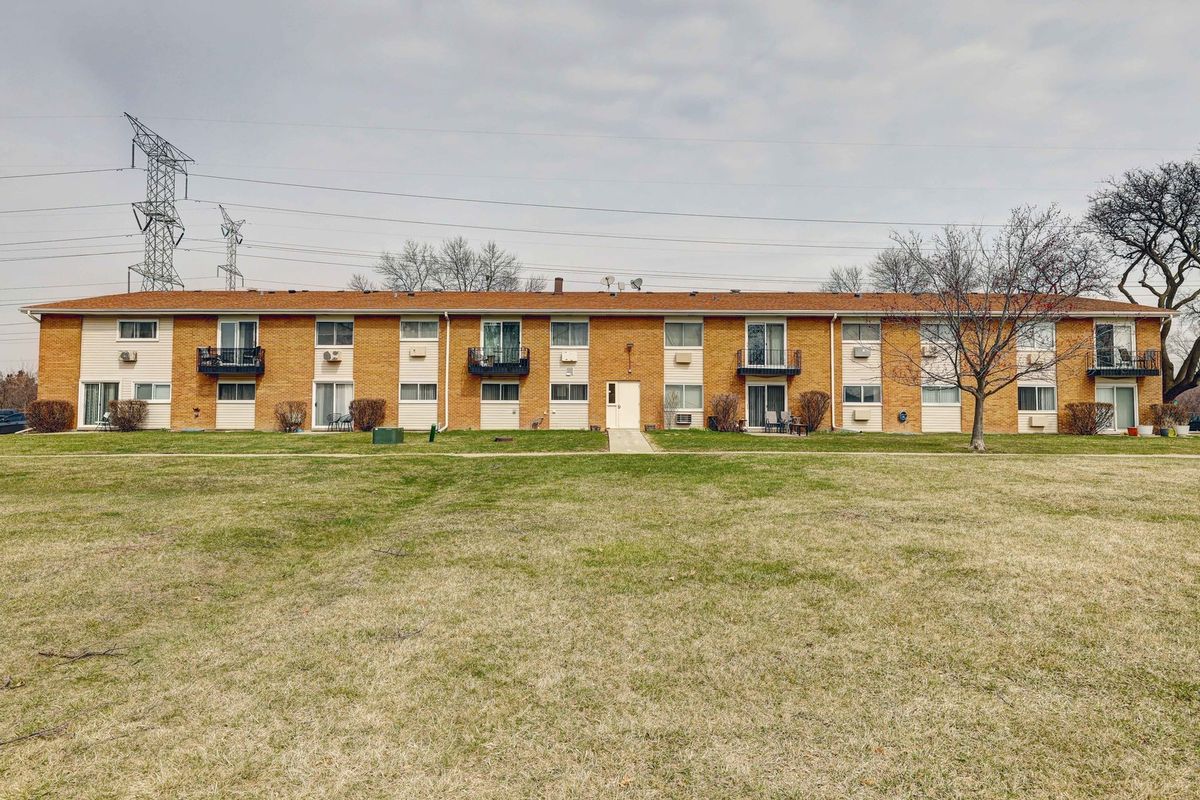 8864 Northshore Drive, Des Plaines, IL 60016