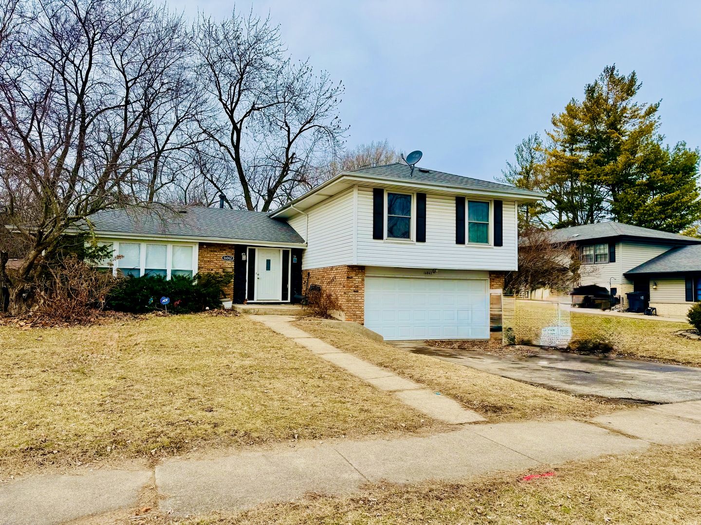 16062 Woodlawn East Avenue — South Holland, IL 60473
